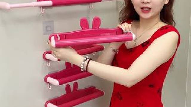 #可伸缩毛巾架  收纳毛巾不占空间，还是个#可伸缩拖鞋架  拖鞋上墙不积水，卫生间干净整洁多了#免打