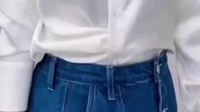 上衣的打结法 #上衣的打结法#打结小技巧 #学会快去试试吧 #t恤的打结方法 #生活小妙招