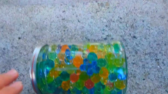 楼梯滚瓶子爆破解压时刻