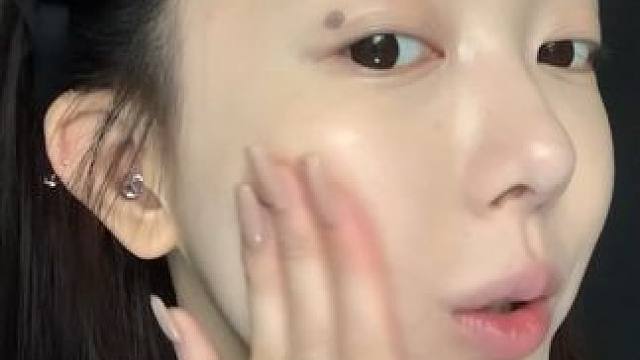 无瑕粉光肌 谁用谁惊艳 一会见宝们#ysl粉气垫 #变美 #气垫 #底妆 #完美底妆