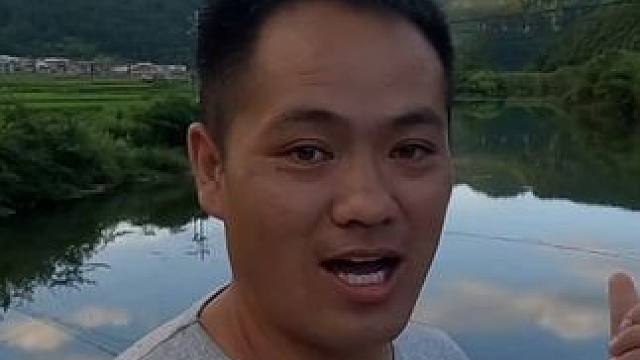 生活中解压方式有很多，今天带大家感受一下摸鱼捉虾。#水下寻宝 #户外抓鱼 #捉螃蟹 #户外打野 