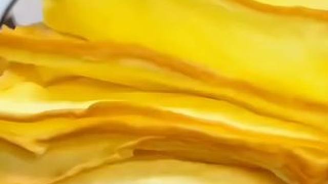 松软绵密，奶香浓郁，早餐搭配牛奶超满足!三只松鼠的夹心手撕面包也来卷了!这个奶香浓郁口感松软，当早餐