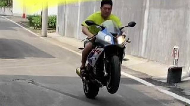 这匹烈马有点难驯服，来个武林高手求带走！ #微山湖文武机车俱乐部 #宝马S1000RR