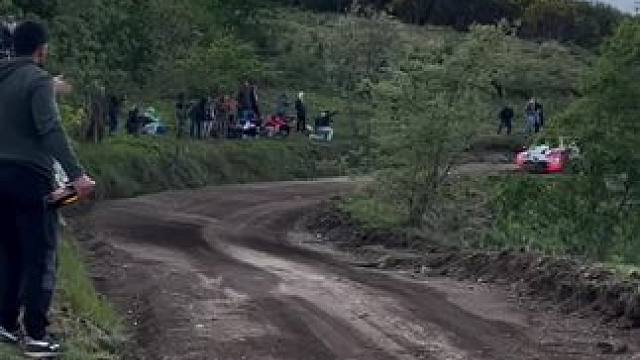 握紧方向盘，油门踩到底，很多事情没有来日方长，现在快乐就好！#极限运动 #速度与激情 #赛车