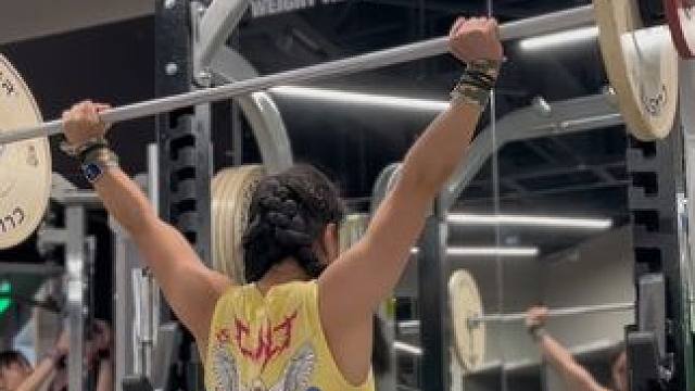 实力推也有花样 #运动穿搭 #氮泵女孩 #运动表现 #健身女孩多巴胺运动日常 #女性力量