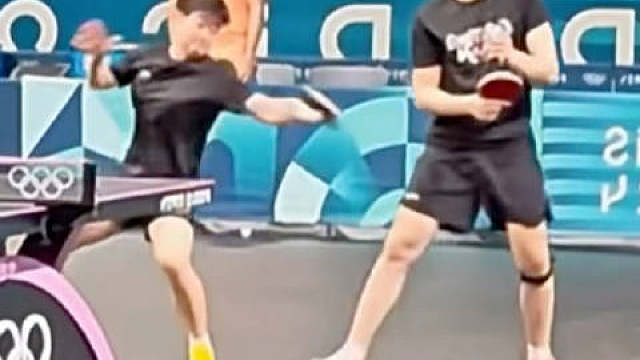 国乒巴黎奥运会混双训练，孙颖莎差点削到王楚钦，大头紧急撤回了一只脚