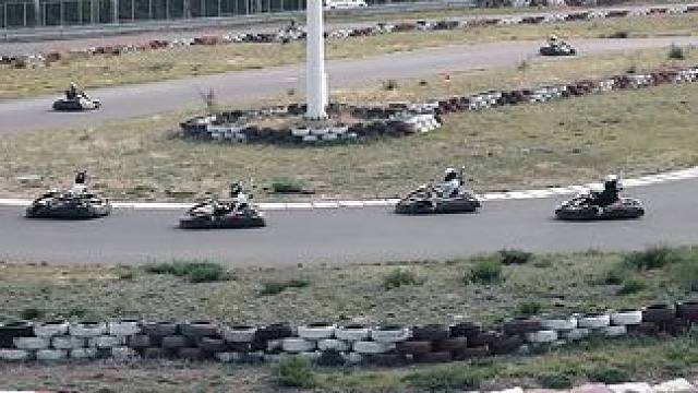 引擎轰鸣，速度与激情的碰撞#卡丁车 #赛车 #机车手 #北方整个浪儿 #遇龙城