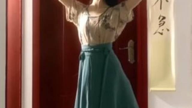 好喜欢最后的动作！配上音乐有种轻舟已过万重山的感觉～ #古典舞 #国风古韵 #我的阿勒泰