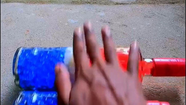 楼梯滚瓶子爆破解压时刻