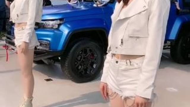 #模特美女 #全网笑容最治愈女孩 #车模 #街拍美女 #邻家女孩