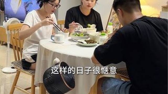 老婆很久没见的闺蜜来家里做玩，花50块做了四菜一汤，喜欢这种简单又惬意的生活～#记录真实生活 #夫妻