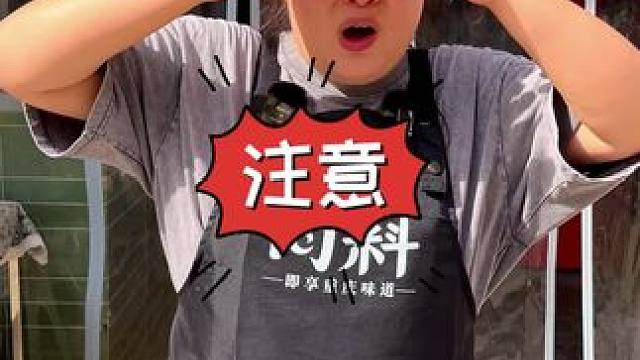 胖妹劝大家这个时候莫来重庆啦，在家边吹空调边吃重庆小面不香吗？#妈呀太香了 #这一碗好过瘾 #重庆小