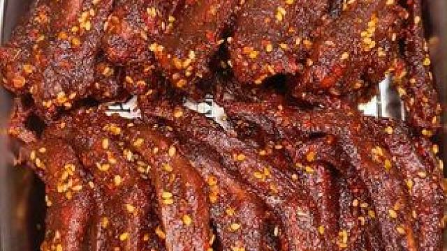 爱吃辣的一定要试试这个爆辣鸭翅尖，又香又辣特别过瘾，一口下去满满的全是肉#好吃到停不下来 #零食推荐