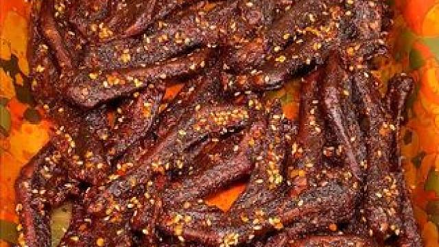 哇！这个爆辣鸭翅尖真的又香又辣，不能吃辣的千万不要尝试！#追剧小零食 #好吃到停不下来 #无辣不欢