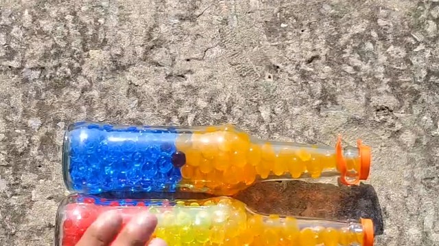 楼梯滚瓶子爆破解压时刻