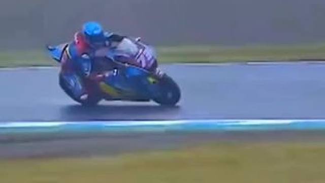 #motogp #摩托车比赛 #大神控车 #滑胎过弯 #危险动作请勿模仿