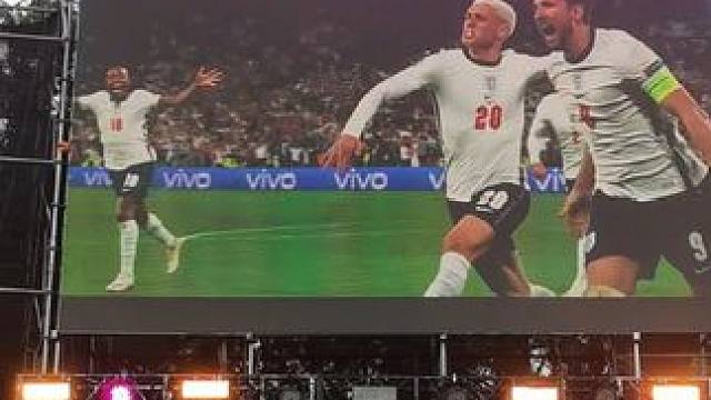 #上海欢乐谷ev电音节 #毛一楷 #王栎鑫 #欢乐谷npc有多好看