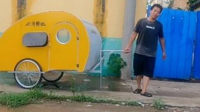 新款小房车已经做好车子打造得越来越轻了，晚上房车老板请饭 #床车旅行 #自行车拖挂小房车 #房车改造