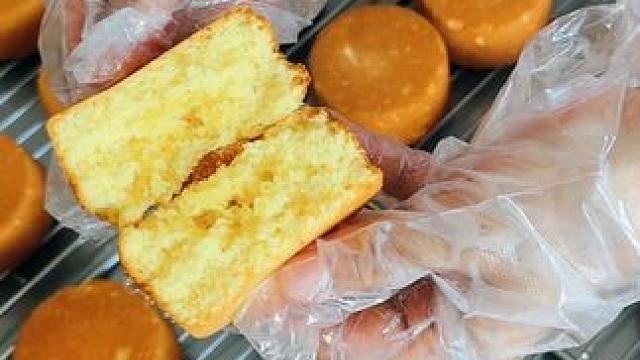 看看这是翻车了吧！后台私信汤姐非要无馅月饼的小主，真是把月饼吃出了新高度啊！别说还真挺好吃呢！#无馅