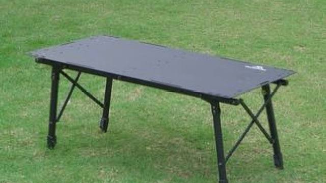 全铝合金材质的三片桌，桌面平整，收纳方便，实用性强#户外折叠桌 #折叠桌推荐 #三片桌 #露营户外桌