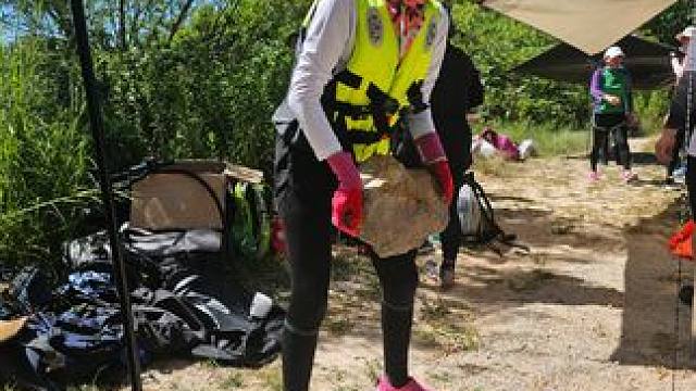 搬石头大赛进行中
#户外 #现场实拍 #感受大自然的气息和美景 #每一帧都是热爱 #专业动作请勿模仿