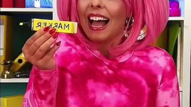 在橡皮里面藏口香糖，这招数简直太厉害了！ #看一遍笑一遍 #老外真会玩儿 #意想不到的结局 #哈哈哈