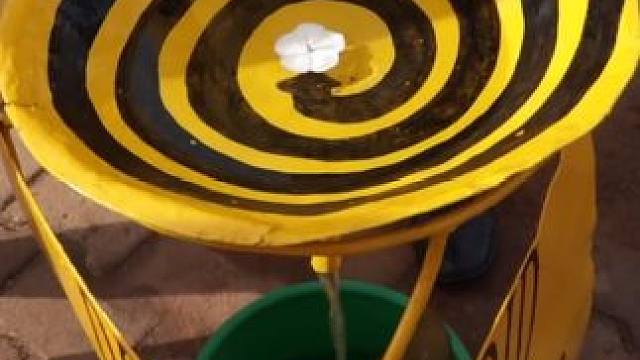 南北半球水漩涡方向相反？让水流在赤道上旋转，有趣的现象发生了 #涨知识 #科普一下 #科里奥利效应 