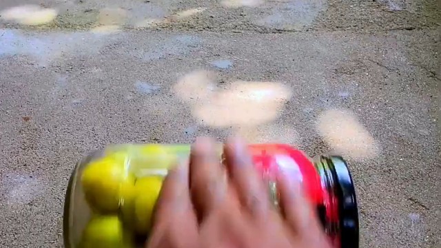 楼梯滚瓶子爆破解压时刻