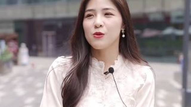 今天公司女老板要大胆表白男大学生是一种什么样的感觉#街头采访 #情侣 #高甜来袭 #甜甜的恋爱 #脱