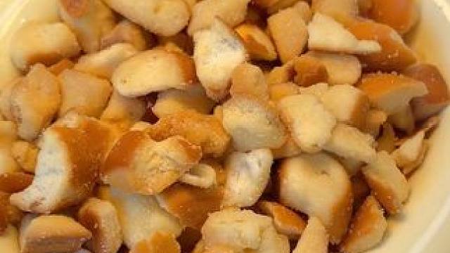 海盐搭配焦糖到底是谁想出来的！这也太好吃了！#零食 #零食推荐 #追剧