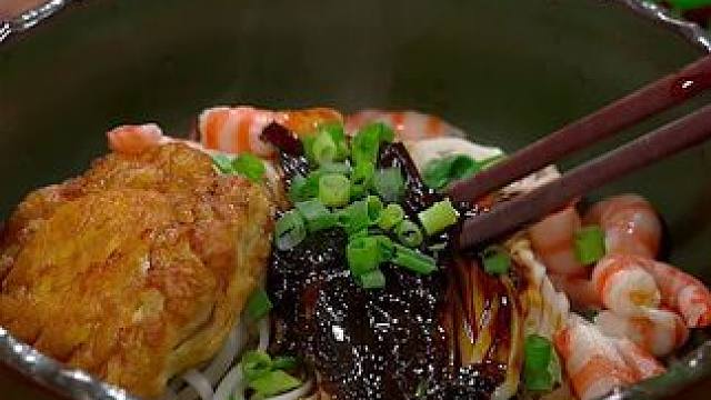 每次不知道吃什么的时候，我就会给自己拌碗面，葱香浓郁超好吃#好吃到停不下来 #妈呀太香了