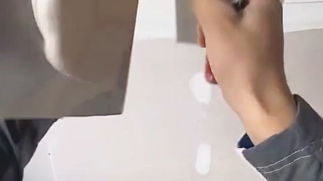 刮腻子的第一视角