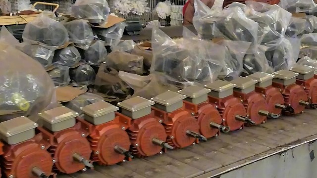 只有承担起旅途风雨，才能最终守得住彩虹满天。