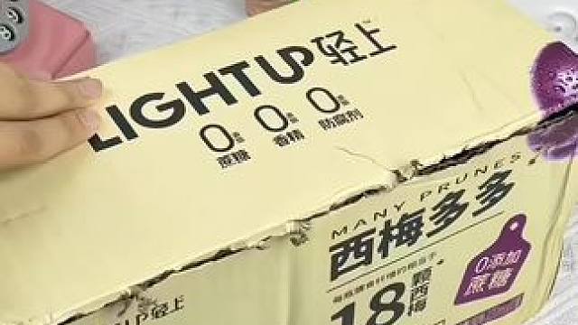 #dou上热门轻上又出一款新品啦还是还是西梅多多酸奶，口感顺滑很难不爱呀，一杯西梅酸奶的膳食纤维相当