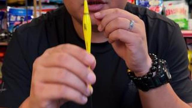 六鱼高灵敏夜光漂 这是一款日夜两用的硬尾夜光漂，除了灵敏度高，颜值也非常高。#咬钩变色电子漂 #夜光