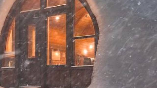 暴风雪夜，一间孤独的小木屋，有巨大风雪声，放松舒适氛围 #白噪音 #助眠声音 #睡眠音乐 #助眠视频