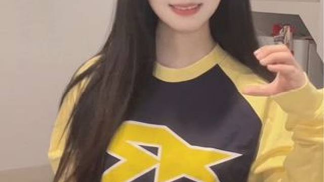 假装很酷#浅跳一下 #甜妹 #手势舞