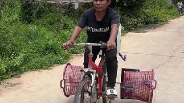 矮子骑单车 #农村生活 #我的乡村生活 #原始美味 #农村柴火灶 #乡村新农人