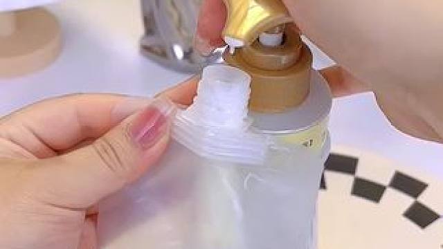 便携式旅行分 装袋，洗发水沐浴露分类放置，不占行 李箱空间，轻松旅游#旅行分装瓶 #出差旅行必备