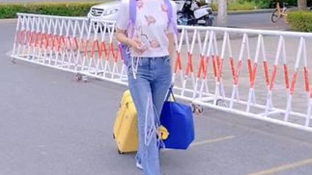 孩子开学，出差旅行就准备这个#多功能折叠衣架  #携带方便  #出差旅行必备  #开学必备  #折叠