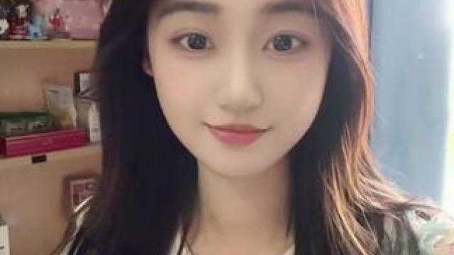 #笨蛋美女 #笑容最治愈的女孩 #清纯甜美 #夜晚拍照才有感觉 #浅跳一下