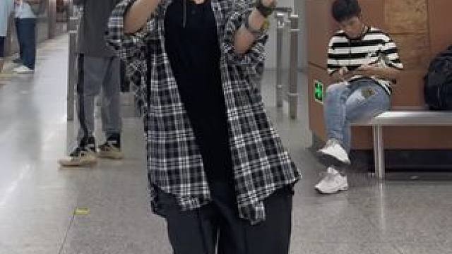 一起跳舞去去班味～ #tooooobusy #tooooobusy舞蹈挑战 #大家都在水灵灵地去班味