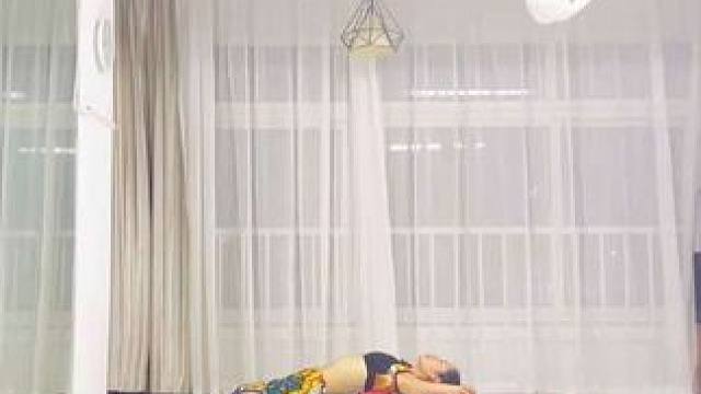 60分钟《滚轴-经络疏通》瑜伽让你5分钟看完，喜欢记得点赞收藏哦，喜欢口令讲解版的亲们，下方评论区留