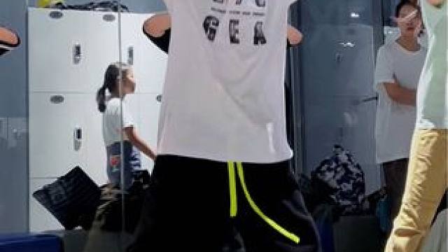 又不知道你名字叫你宝宝怎么了 #hiphop基础 #简单易学 #雪灵编舞