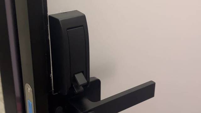 新房装修 极窄边框玻璃门 阻尼墙吸