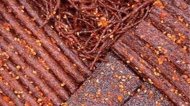 这个湖南的黑金辣条真的太好吃了，整整4种款式，吃起来麻麻辣辣的，纯辣不带一点甜味！#好吃到停不下来 