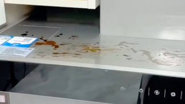 家里厨房油烟机顶部油污重难清理，推荐这款#油烟机顶部吸油棉 。大小可裁剪，铺上它吸油又防尘，一片可用