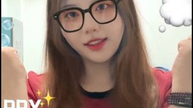 来喽来喽 #营销号来集体露脸涨粉了 #手势舞 #露脸 #整活 #女大学生