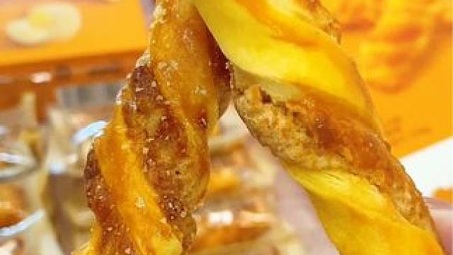 甜品脑袋真的别错过这个黄油椰子棒，酥脆好吃黄油椰子味儿很浓郁#黄油椰子棒 #甜品治愈一切 #超便宜超