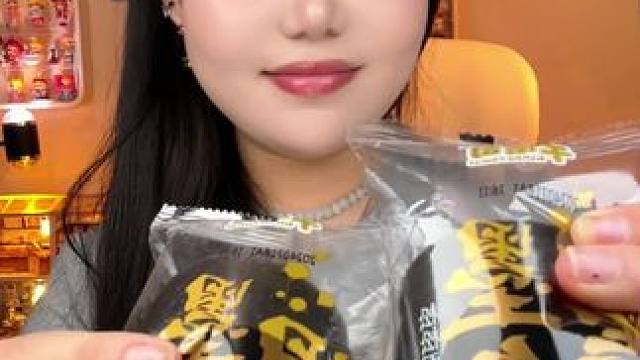 黑金墨鱼肉松面包 #肉松面包 #零食推荐 #速食美食 #网红零食